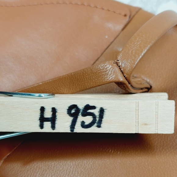 New Marc Fisher Mireya Brown Leather Flat Strappy Sandals H951 - Picture 11 of 11